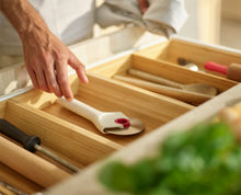 Load image into Gallery viewer, Ringo™ Easy-Clean Pizza Cutter Red