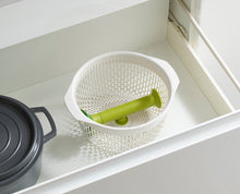 Load image into Gallery viewer, Spindola™ In-Sink Salad-Spinning Colander