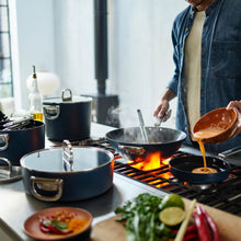 Load image into Gallery viewer, Space 28cm/4.7L Non-Stick Shallow Casserole &amp; Lid
