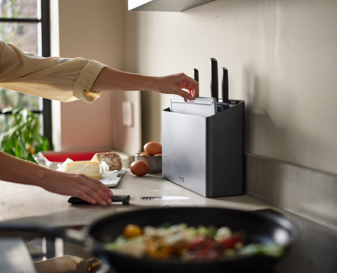 Folio™ Plus 8-piece Knife & Chopping Board Set - Graphite