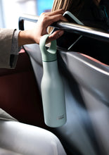 Load image into Gallery viewer, Loop™ Vacuum Insulated Water Bottle 500ml - Green

